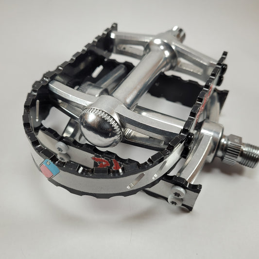 AKIRA BICYCLE PEDALS