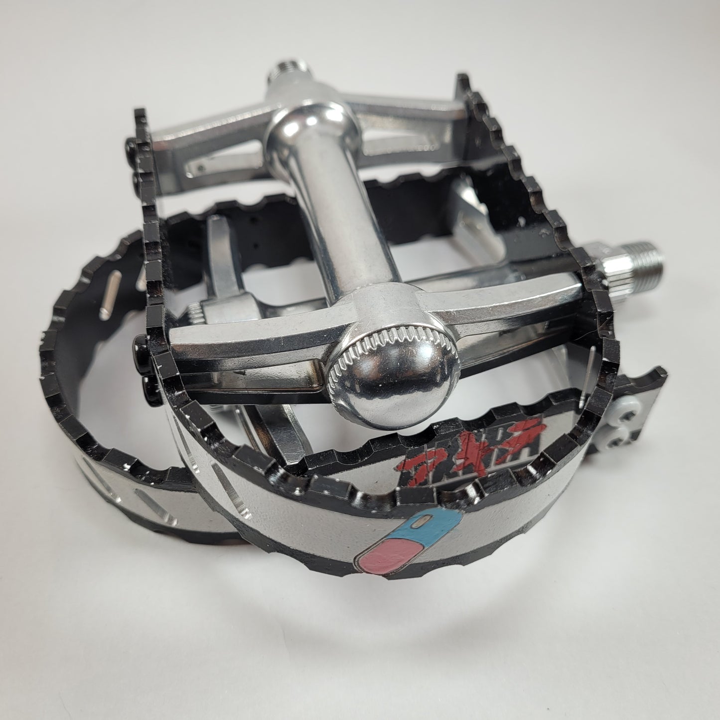 AKIRA BICYCLE PEDALS