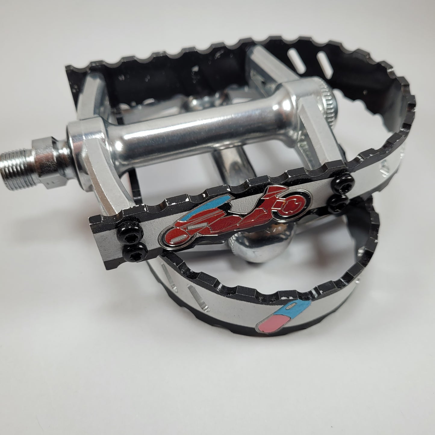 AKIRA BICYCLE PEDALS