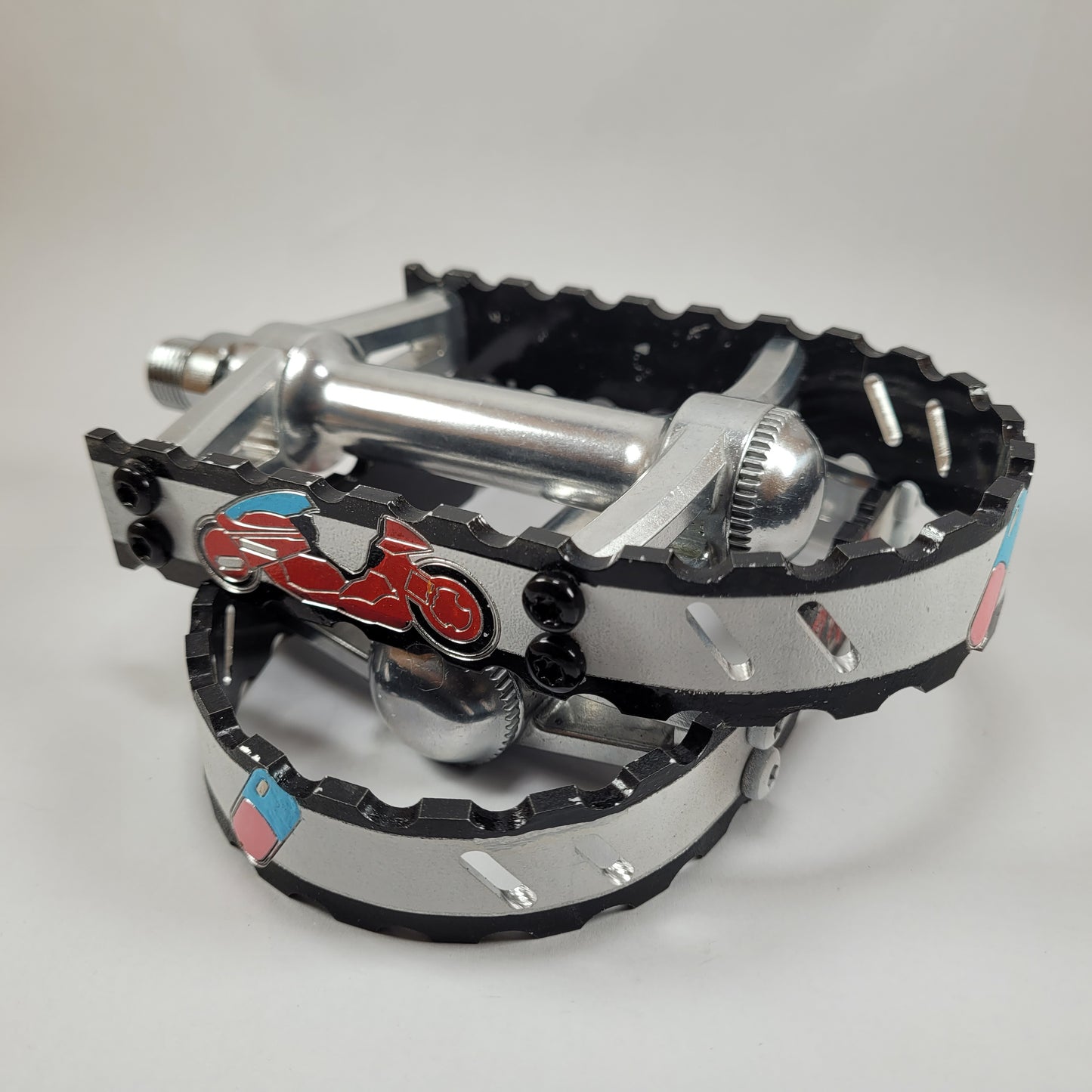 AKIRA BICYCLE PEDALS