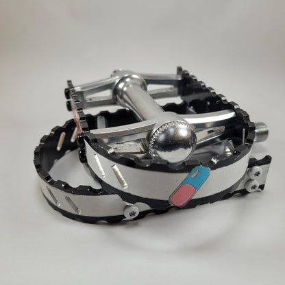AKIRA BICYCLE PEDALS