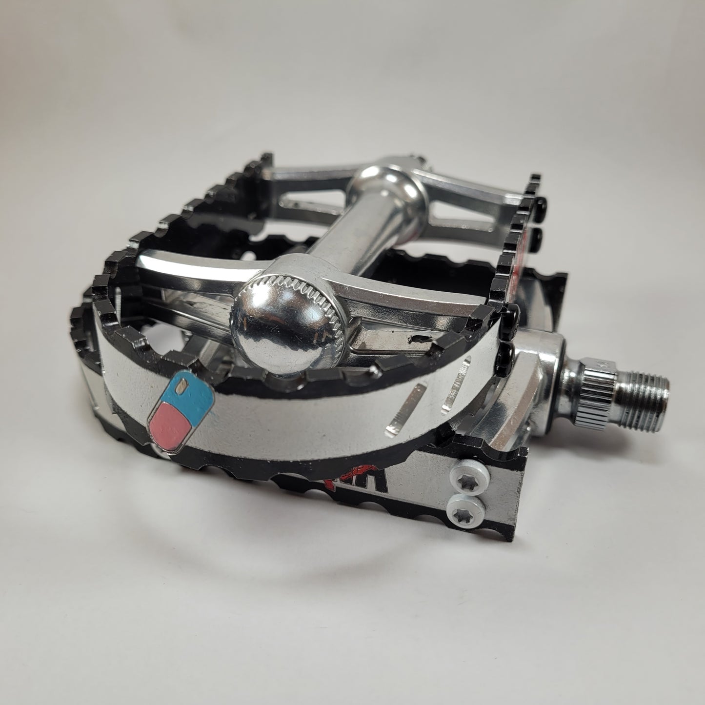 AKIRA BICYCLE PEDALS