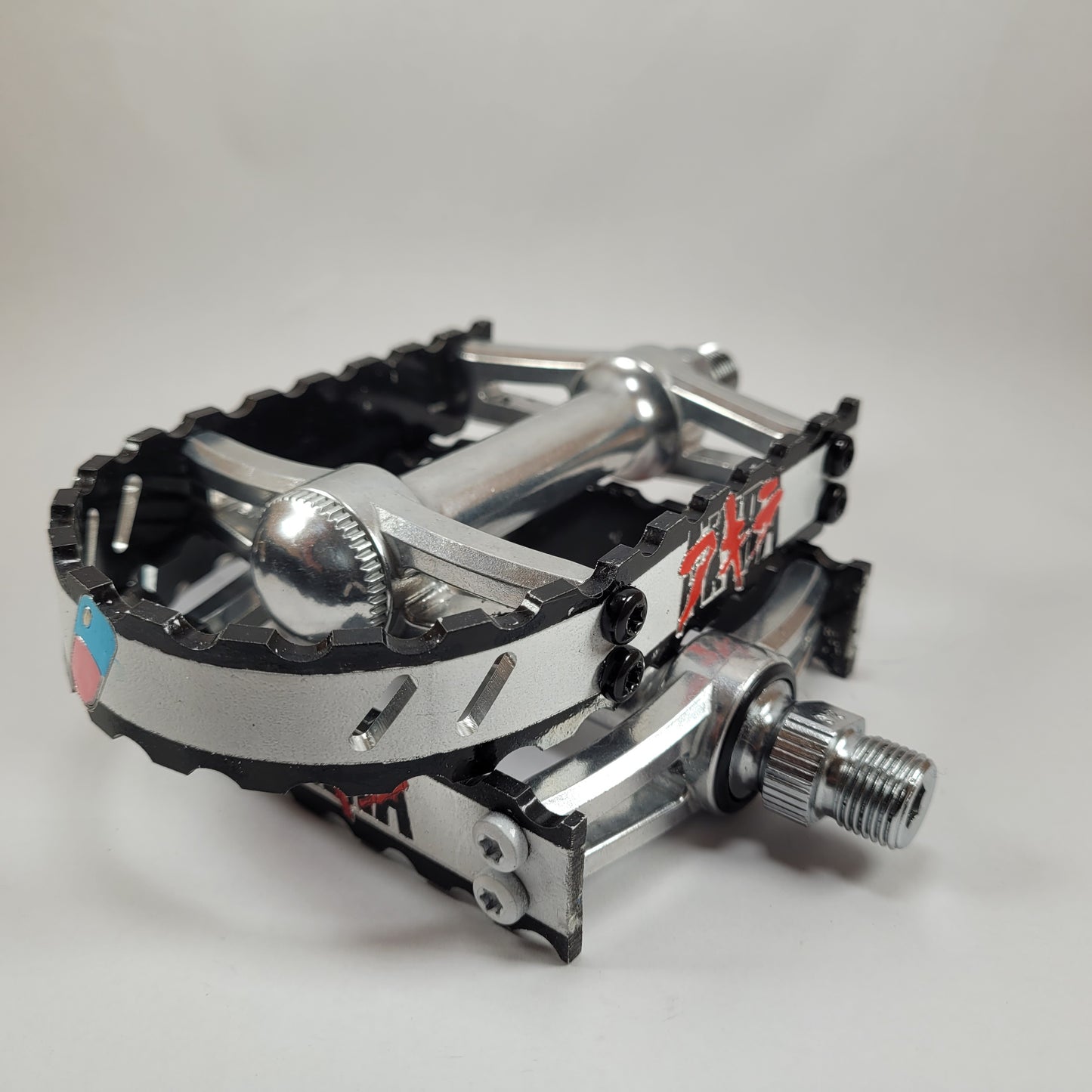 AKIRA BICYCLE PEDALS