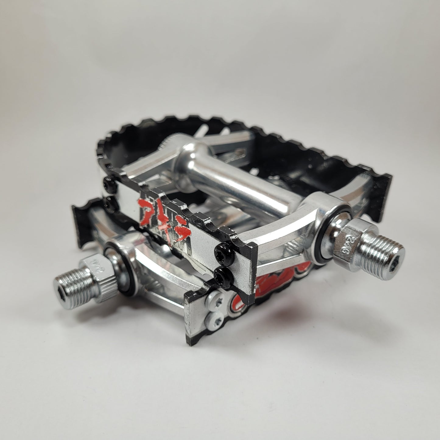 AKIRA BICYCLE PEDALS