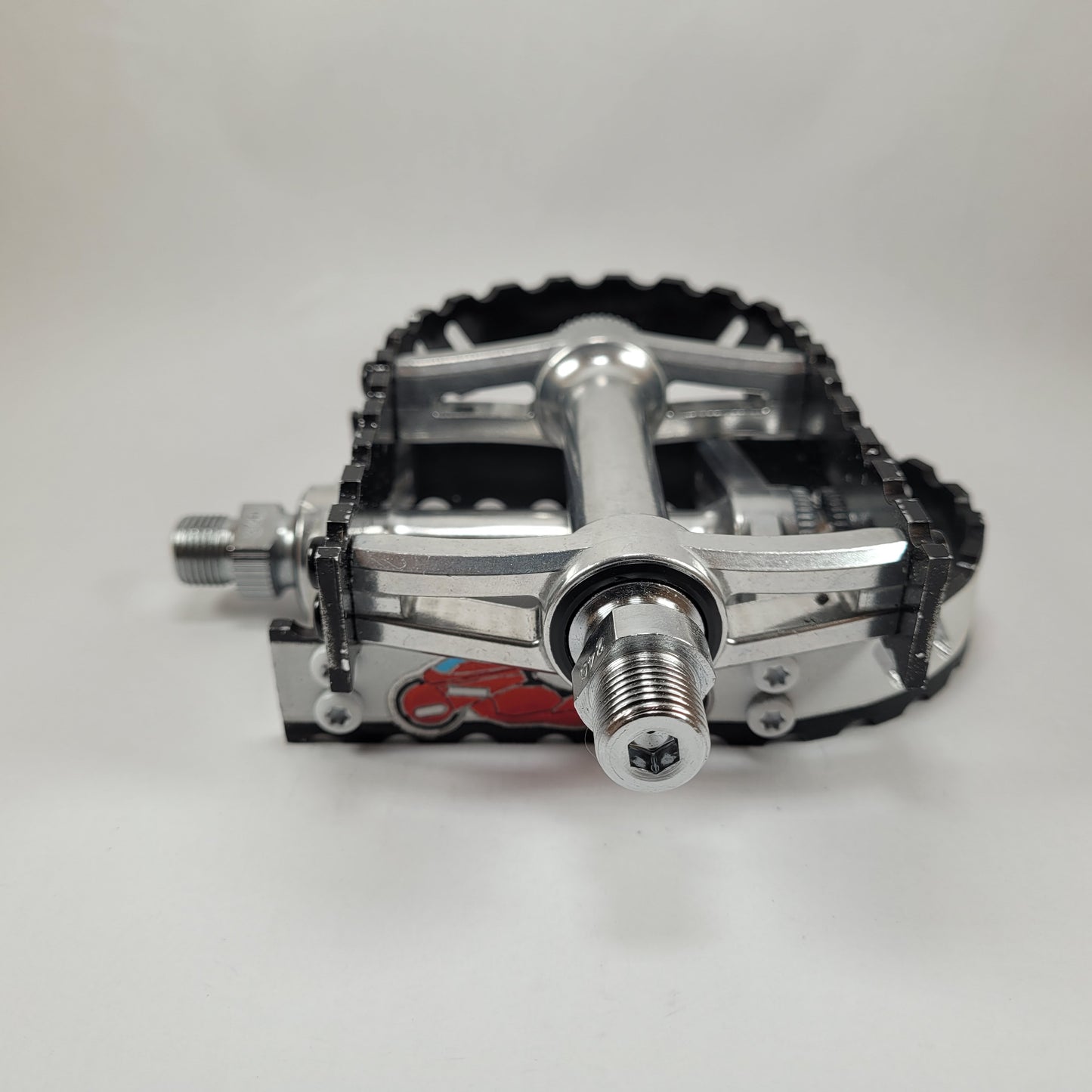 AKIRA BICYCLE PEDALS