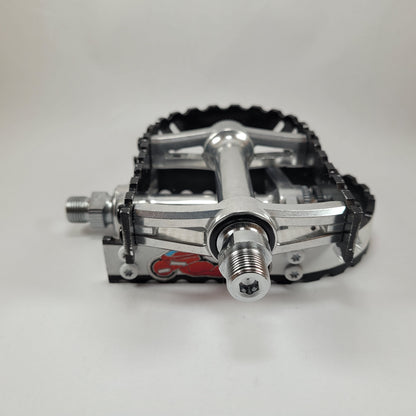 AKIRA BICYCLE PEDALS