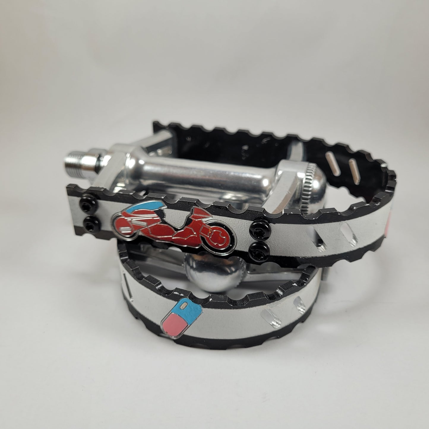 AKIRA BICYCLE PEDALS