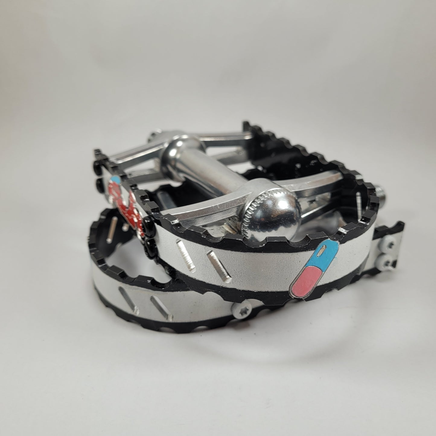 AKIRA BICYCLE PEDALS