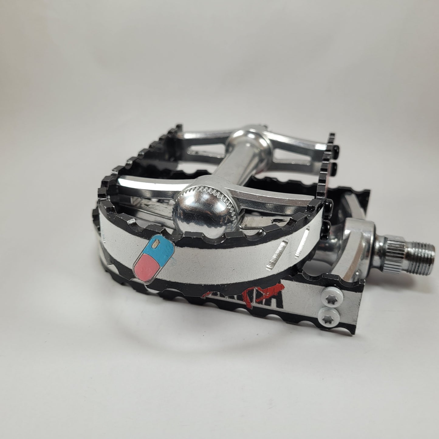 AKIRA BICYCLE PEDALS