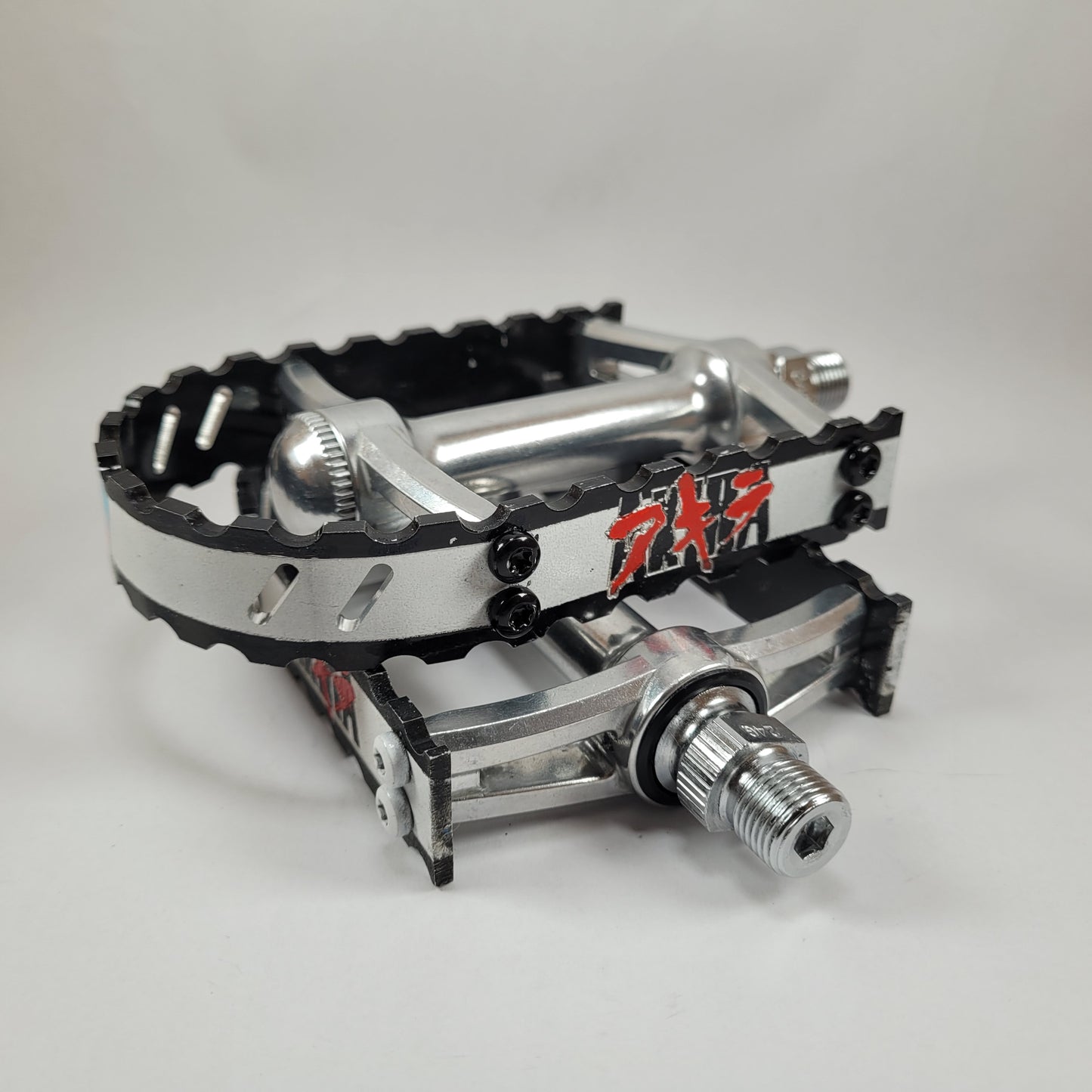 AKIRA BICYCLE PEDALS