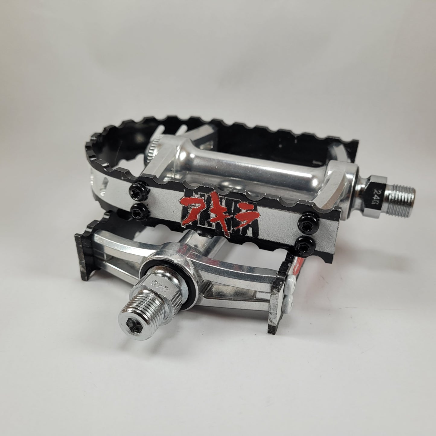 AKIRA BICYCLE PEDALS
