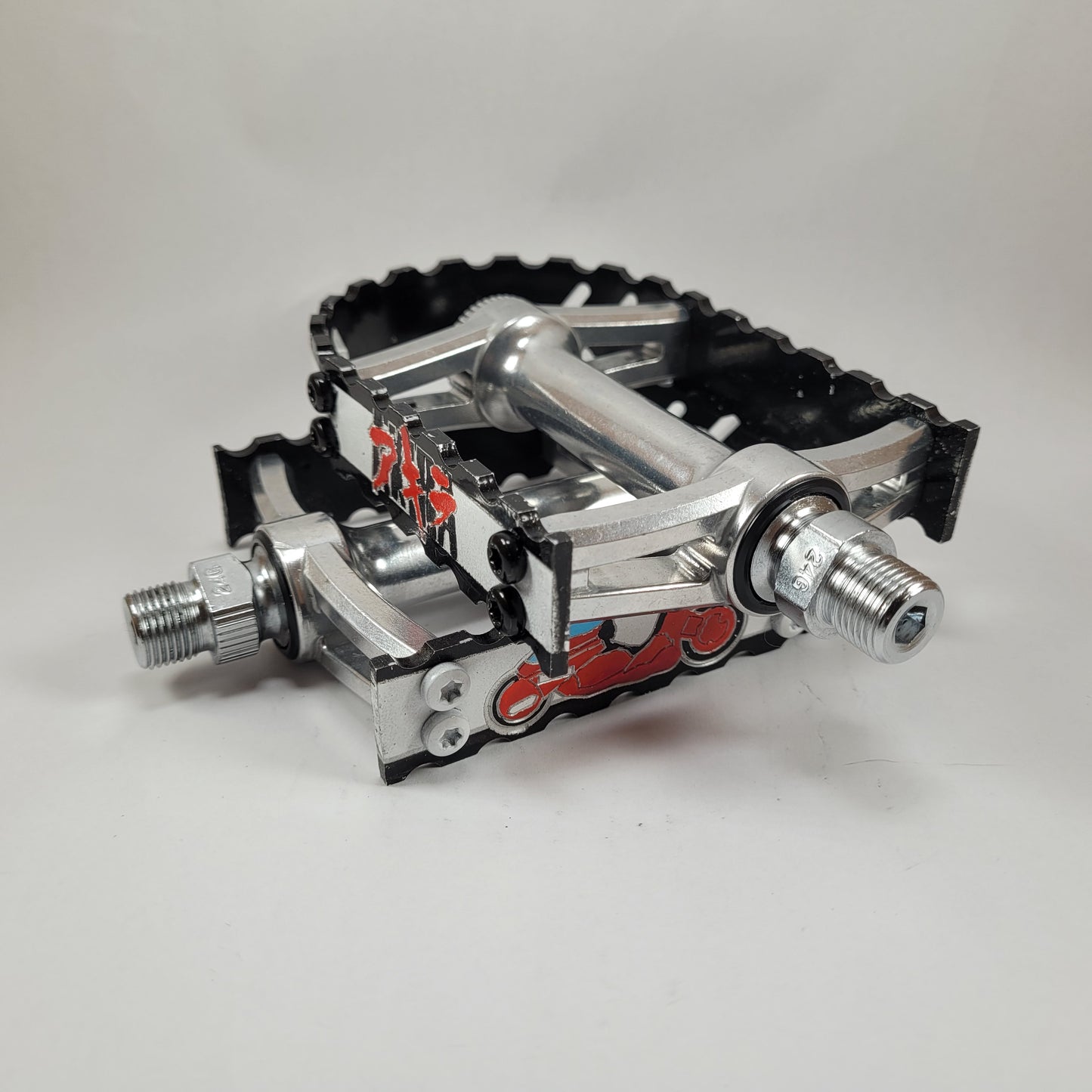 AKIRA BICYCLE PEDALS