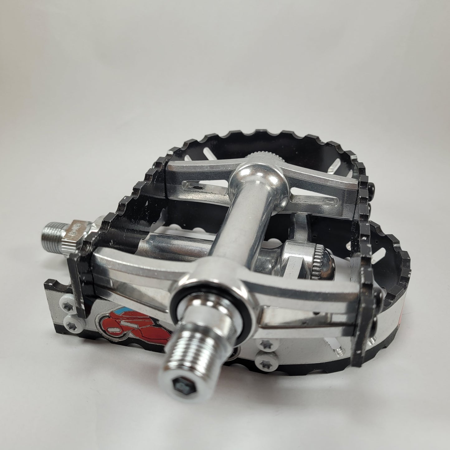 AKIRA BICYCLE PEDALS