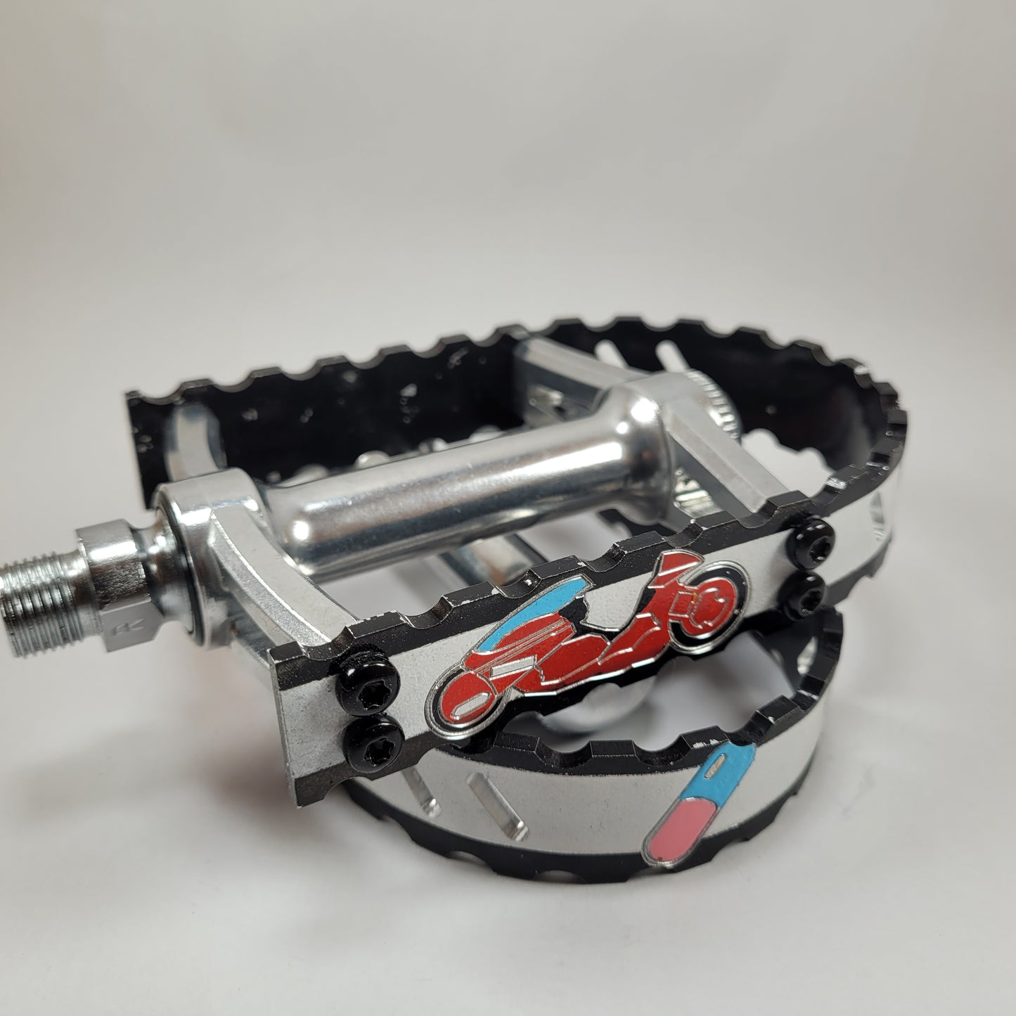 AKIRA BICYCLE PEDALS