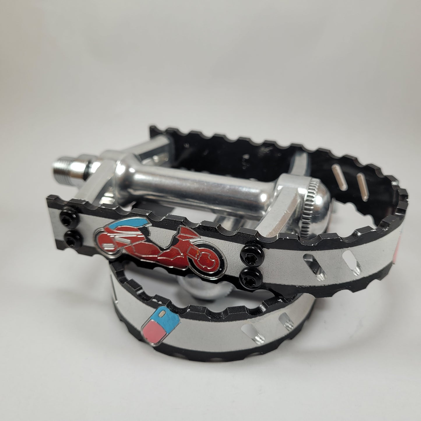 AKIRA BICYCLE PEDALS